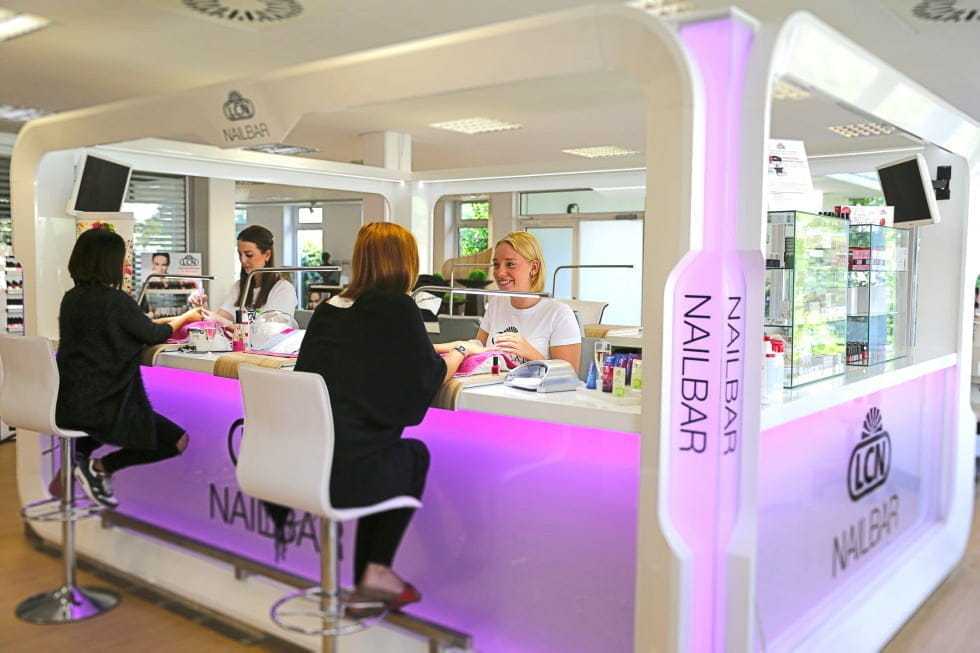 Бизнес план маникюрного салона: выбор формата, срез конкурентов и подготовка помещения, покупка оборудования (март 2023) — как открыть с нуля, примеры и готовый план с расчетами для начинающих
