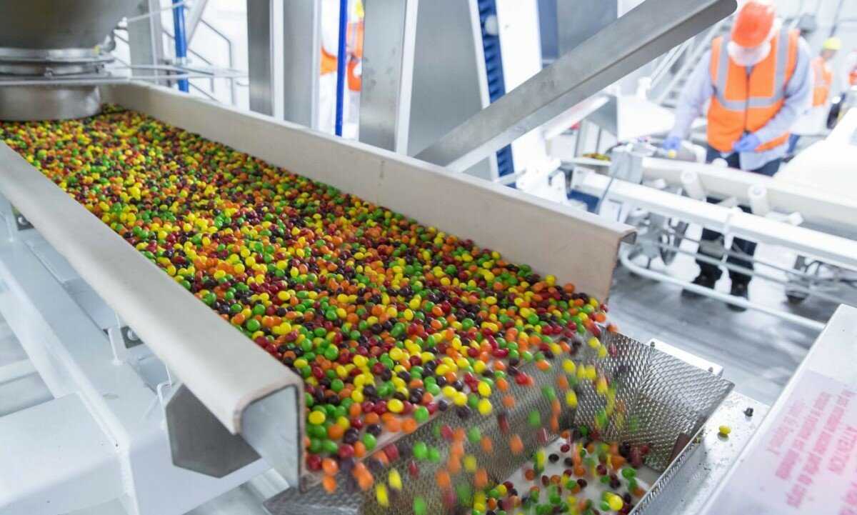 Конвейер по производству конфет
