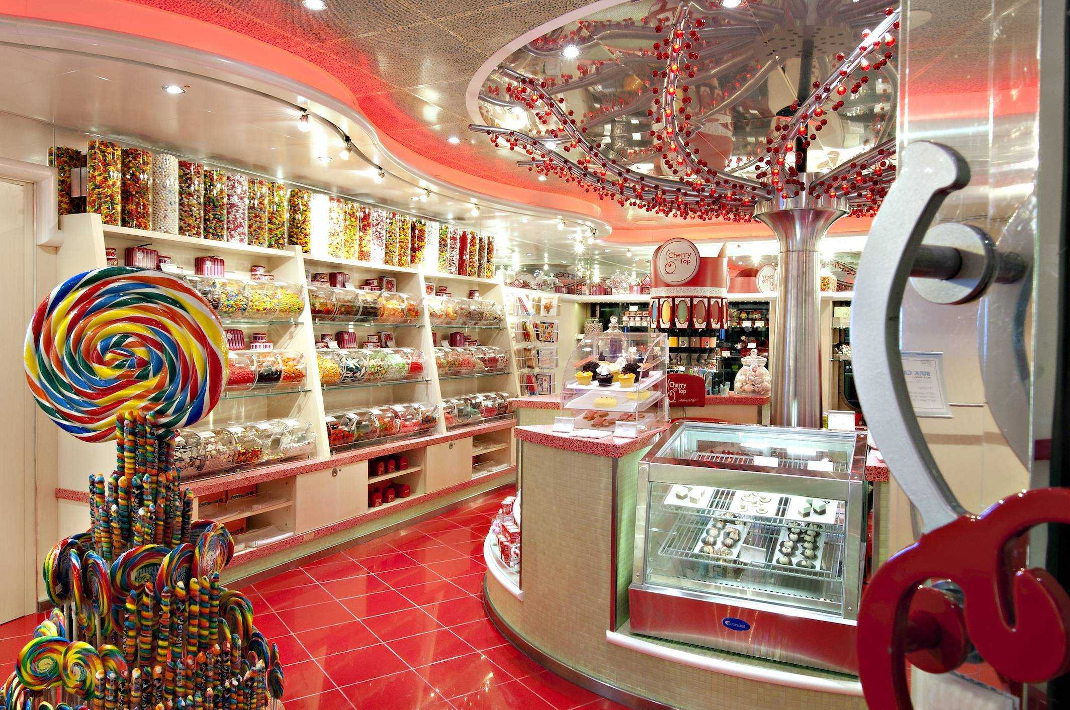 Что находится в сладостях. Красивый магазин конфет. Магазин необычных сладостей. Интерьер магазина сладостей. Прилавок со сладостями.